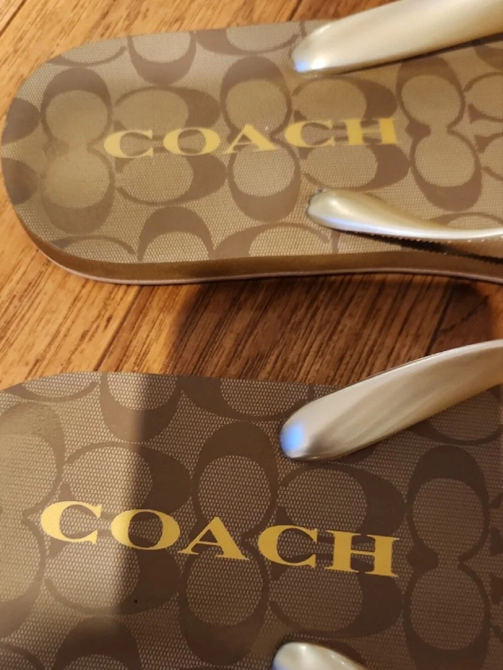 Coach Women's Tan and Gold Signature Flip Flop Sandals Size 8-9